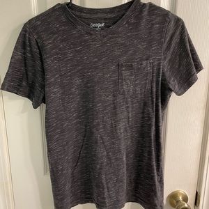 CAT AND JACK BOYS LARGE V NECK TSHIRT